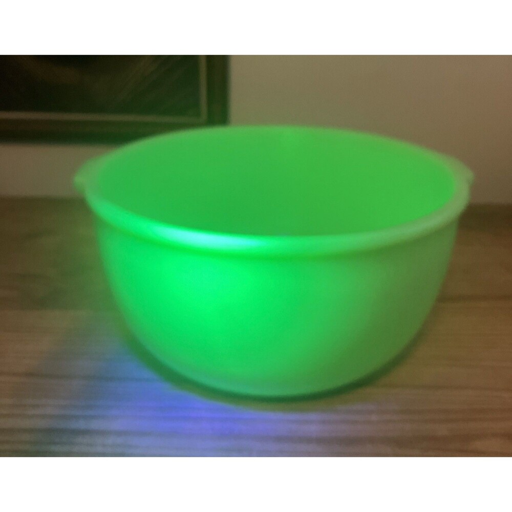 VTG McKee Jadeite Green Uranium Glass Mixing Bowl with Handles 9"